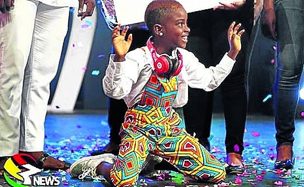 La pequeña celebra su triunfo en el 'talent' ghanés.