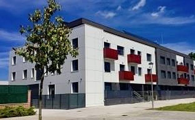 Uno de los bloques donde se encuentran varios de los pisos protegidos que saldrán a sorteo. 