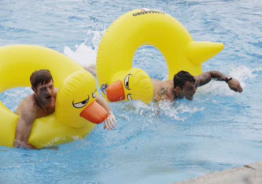 Fotos: Los clavadistas de Red Bull, en las piscinas de Martiartu