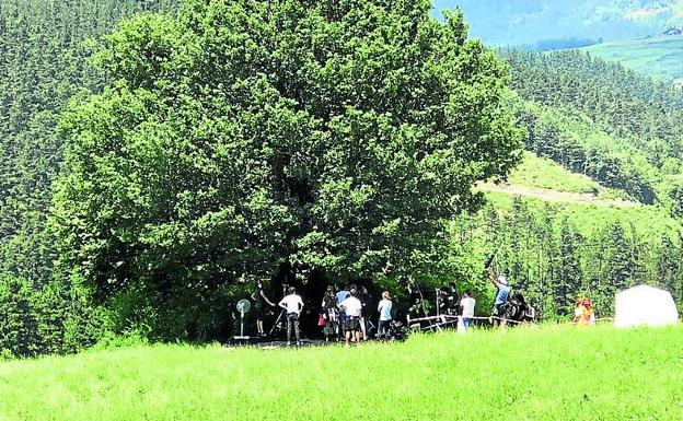 Rodaje de 'Mientras dure la guerra' en el barrio de Ipiñaburu. 