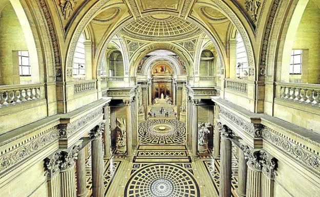 El edificio, originalmente una iglesia, es un templo laico dedicado a los hijos ilustres de Francia. 