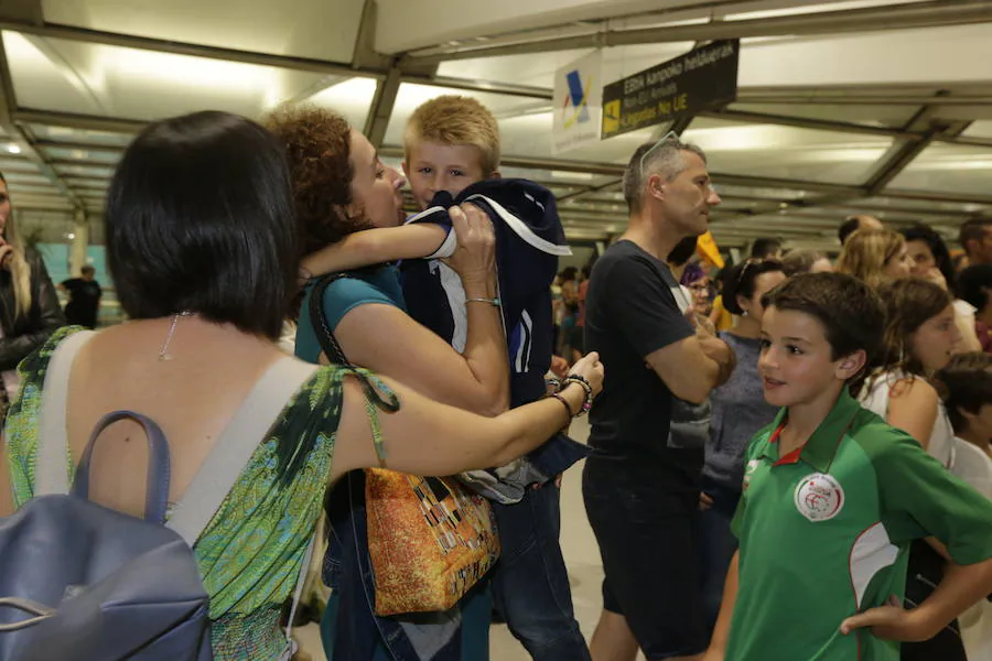 Los niños han llegado ya a Euskadi. Fueron recibuidos, un año más, entre grandes muestras de afecto