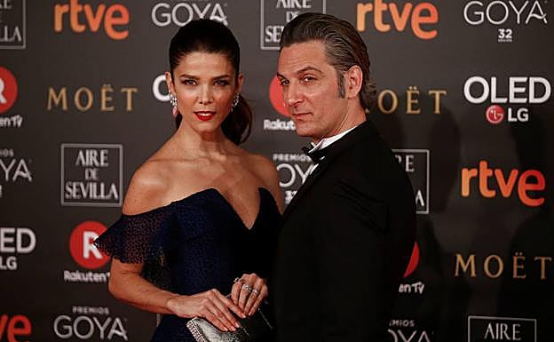 Juana Acosta y Ernesto Alterio posan en los Goya