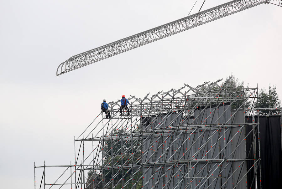 Comienzan a montar los escenarios en las campas de Kobetamendi