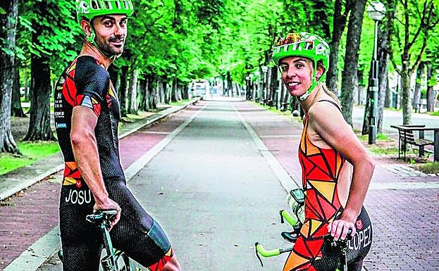 El debut. Josu Txasko y Amaia López posan en el paseo de Fray Francisco antes de iniciar un entrenamiento. 