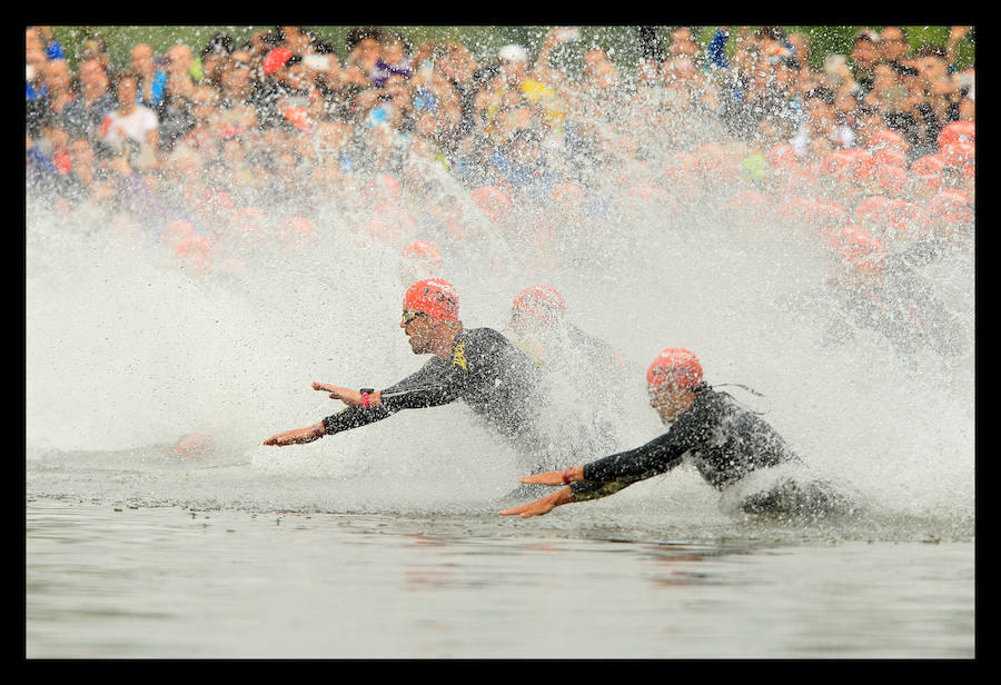 A las 8.30 horas se ha dado el 'pistoletazo' de salida a la primera de las tres pruebas que componen el Triatlón de VItoria.