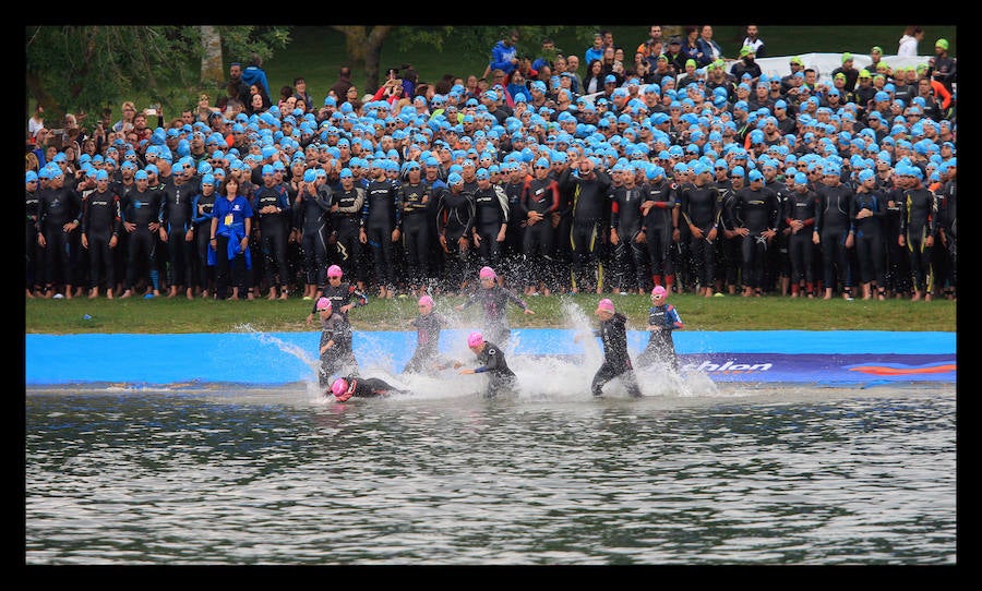 A las 8.30 horas se ha dado el 'pistoletazo' de salida a la primera de las tres pruebas que componen el Triatlón de VItoria.