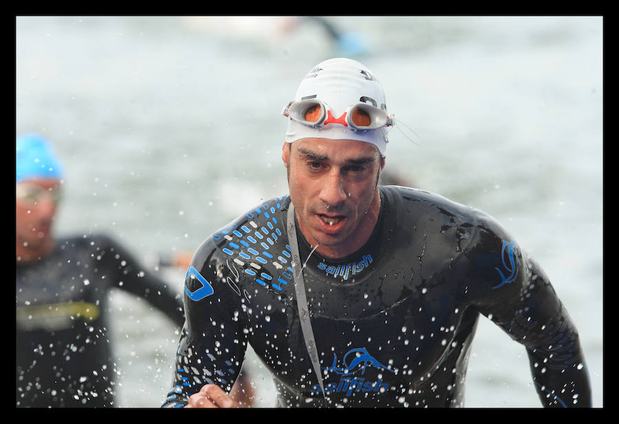 A las 8.30 horas se ha dado el 'pistoletazo' de salida a la primera de las tres pruebas que componen el Triatlón de VItoria.