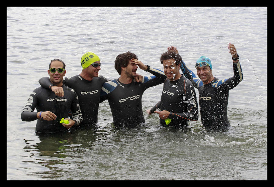 A las 8.30 horas se ha dado el 'pistoletazo' de salida a la primera de las tres pruebas que componen el Triatlón de VItoria.