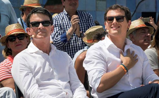 El ex primer ministro francés Manuel Valls y el líder de Ciudadanos, Albert Rivera, ayer en Palma.