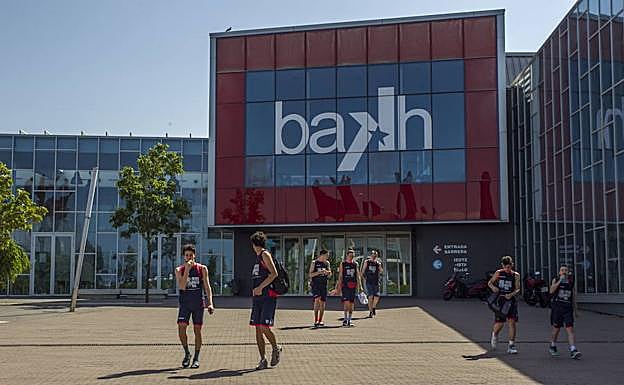 Exterior de las instalaciones del Bakh.