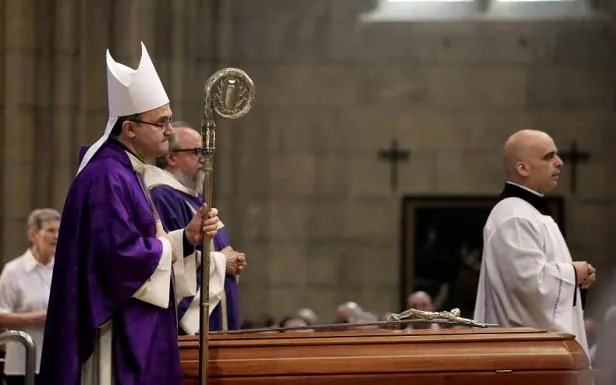 Munilla, durante el funeral. 