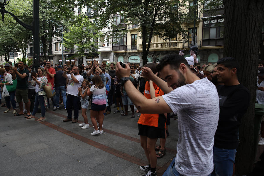 Techno árabe en plena calle para arrancar el festival