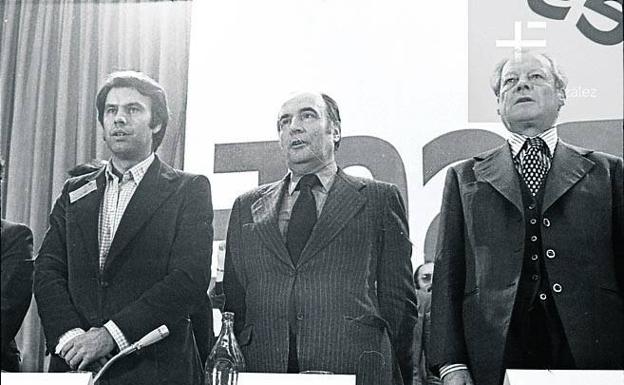 Con Miterrand y Willy Brandt.