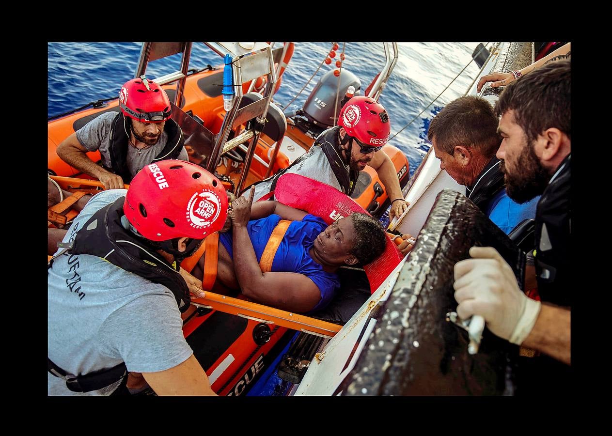 Fotos: Proactiva Open Arms denuncia que los guardacostas libios dejaron morir a una mujer y un niño tras hundir su embarcación