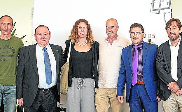 Profesores de la 'Uni' recibieron el reconocimiento del Premio Iñaki Goenaga. 