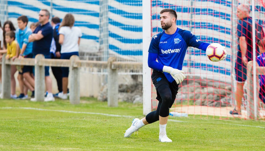 Fotos: Las fotos del partido entre el Alavés y el Logroñés en Laguardia