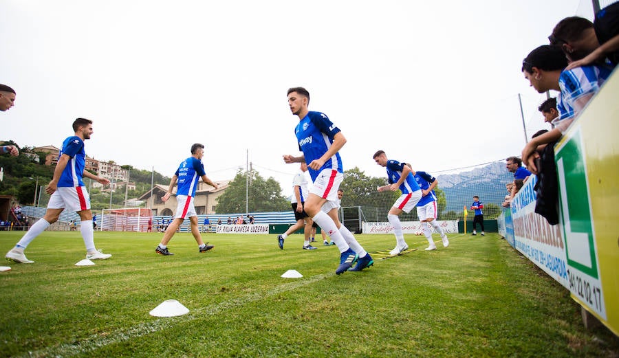 Fotos: Las fotos del partido entre el Alavés y el Logroñés en Laguardia