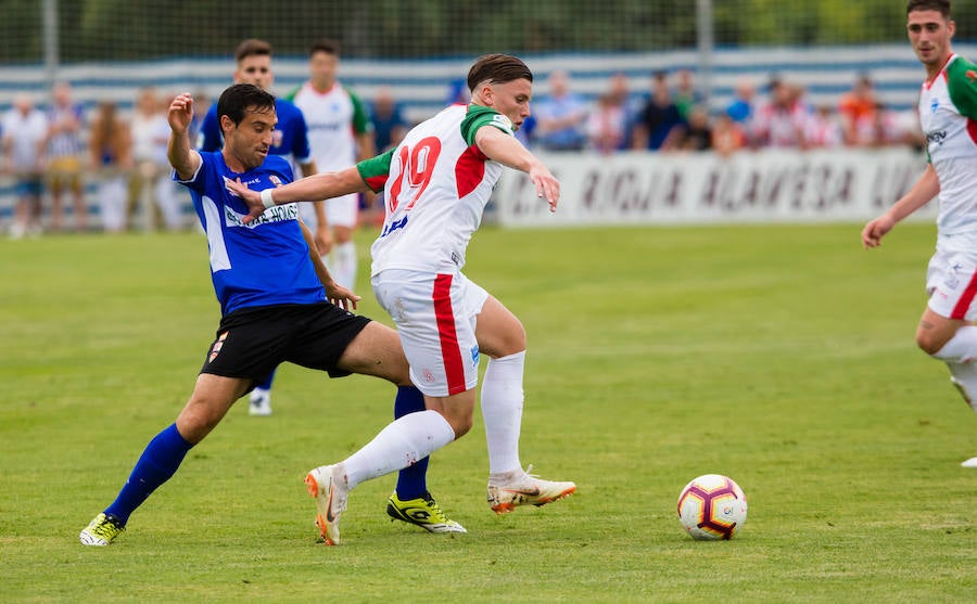 Fotos: Las fotos del partido entre el Alavés y el Logroñés en Laguardia