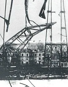 Imagen secundaria 2 - 1. Grabado de la ría, navegable, hace un siglo. 2. Primer día de una nueva barquilla en 1964 . 3. El viaducto, destruido durante la guerra.