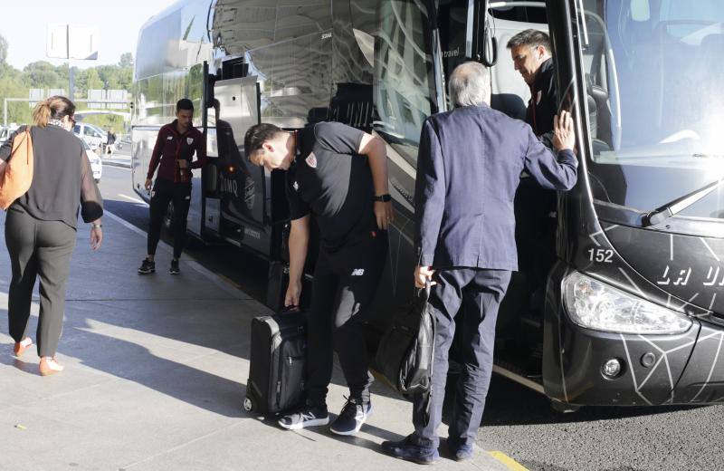 La expedición bilbaína ha partido del aeropuerto de Loiu a las diez de la mañana y aterrizará en Münster, Alemania, a una hora de su cuartel general