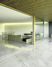 Imagen secundaria 2 - Arriba, casa de corcho. Llafranc, de Emiliano López. Abajo a la izquierda, Desert City. San Sebastián de los Reyes. Abajo a la derecha, vivienda colectiva. Pamplona, de J. Larraz.