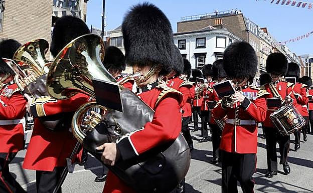 La Guardia Real desfila por las calles de Windsor, en una imagen de archivo.