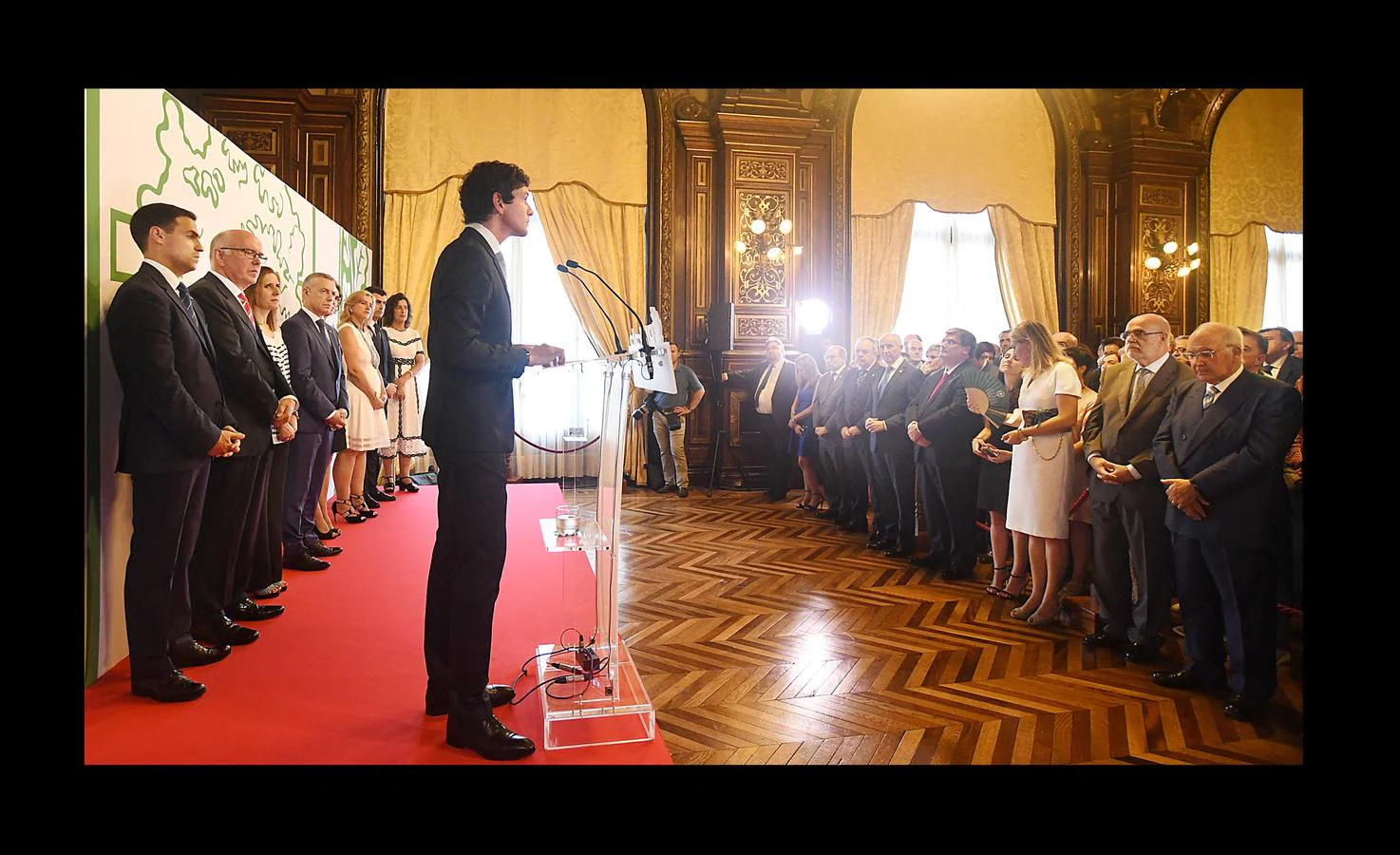 El diputado general de Bizkaia, Unai Rementeria, realiza su discurso ante los invitados.