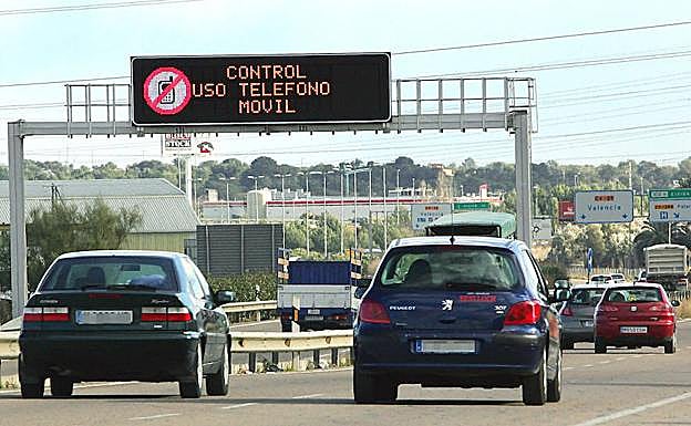 El uso del móvil provoca la mayoría de las salidas de vía.