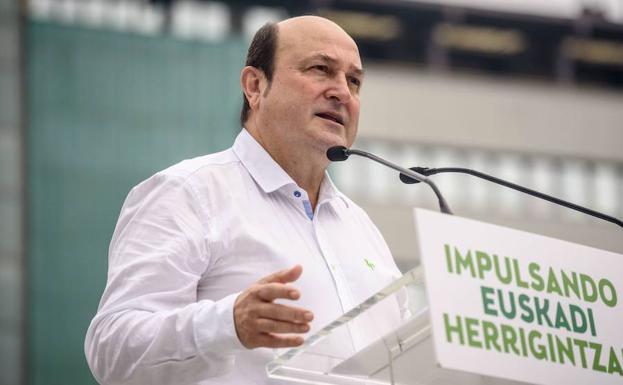 Andoni Ortuzar, durante una intervención.