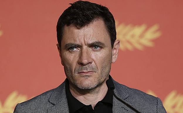 El actor Alex Brendemühl atiende a la prensa en el festival de Cannes. 