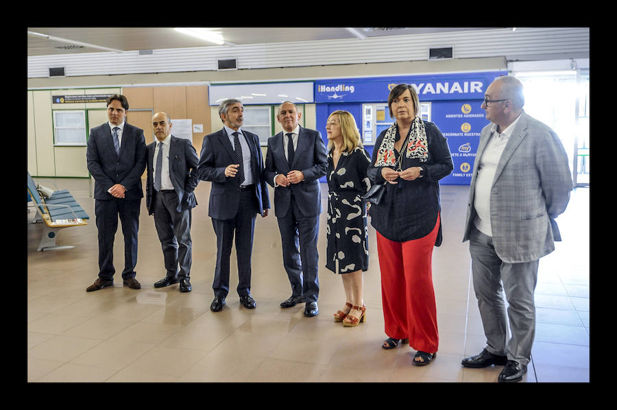 La renovada cafetería, gestionada por Indesa con una plantilla de cinco trabajadores, vincula sus horarios a las salidas de los vuelos