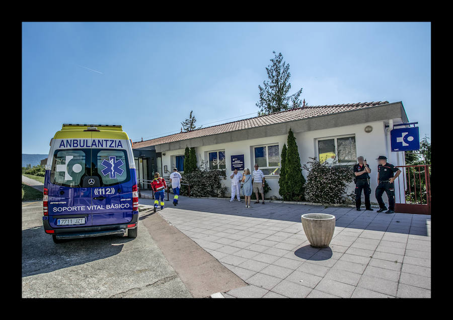 Los bomberos forales han procedido a controlar la avería y dos niños han sido trasladados al hospital de Txagorritxu