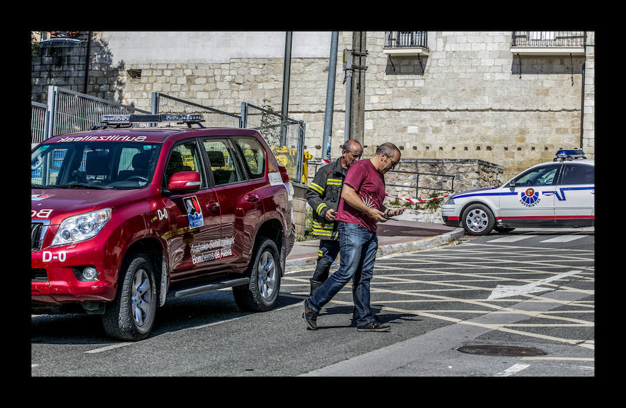 Los bomberos forales han procedido a controlar la avería y dos niños han sido trasladados al hospital de Txagorritxu