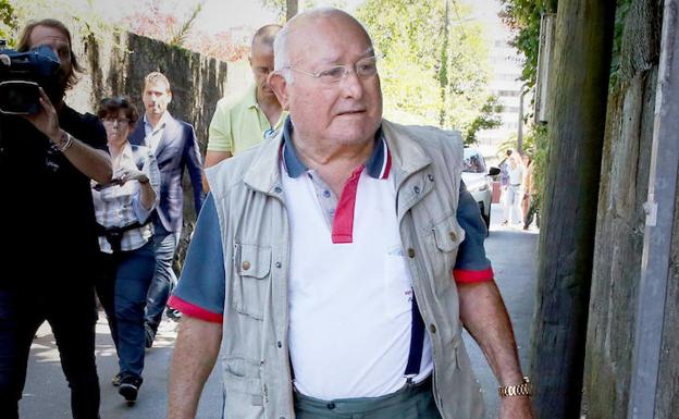 Manuel Charlín Gama, 'El Viejo', tras ser puesto en libertad con cargos.