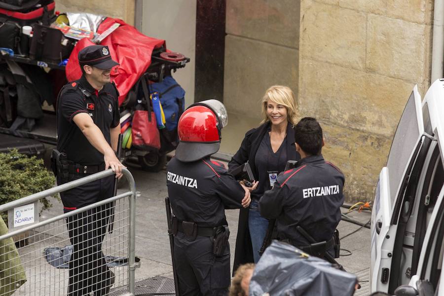 El equipo de 'El silencio de la ciudad blanca' se ha trasladado este lunes a la calle Dato para grabar uno de los momentos clave de la novela