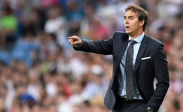 Julen Lopetegui, dando instrucciones durante el Trofeo Bernabéu. 