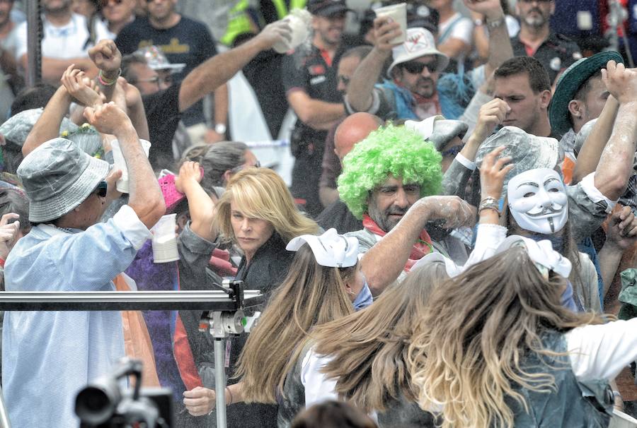 El equipo de 'El silencio de la ciudad blanca' se ha trasladado este lunes a la calle Dato para grabar uno de los momentos clave de la novela