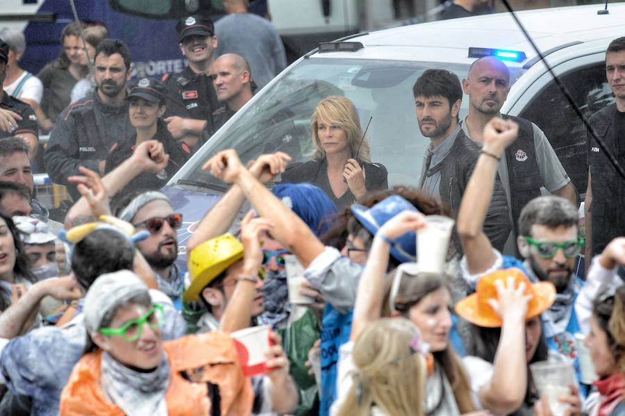 El equipo de 'El silencio de la ciudad blanca' se ha trasladado este lunes a la calle Dato para grabar uno de los momentos clave de la novela