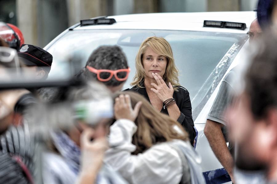 El equipo de 'El silencio de la ciudad blanca' se ha trasladado este lunes a la calle Dato para grabar uno de los momentos clave de la novela