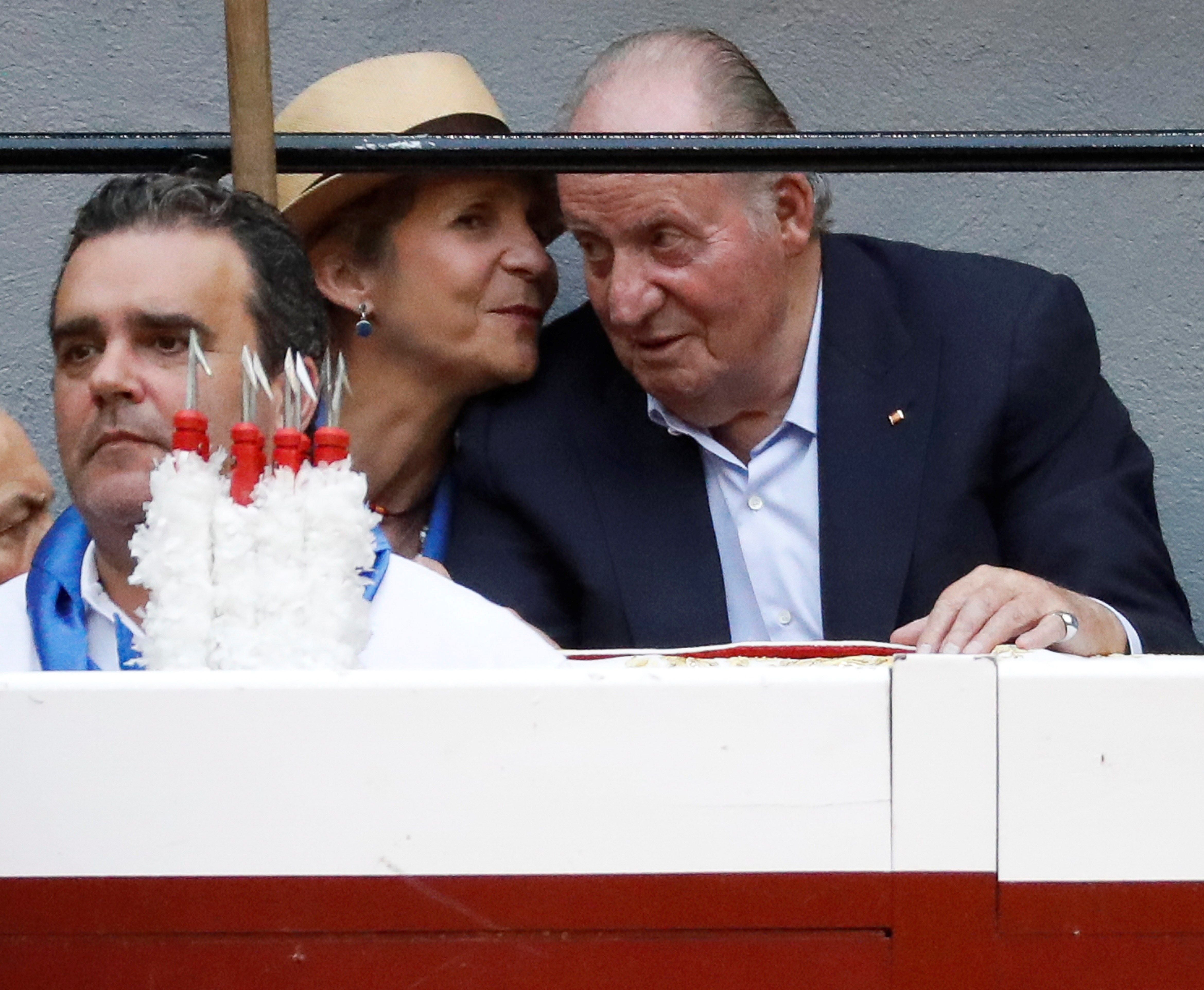 Fotos: Juan Carlos I disfruta de los toros en San Sebastián