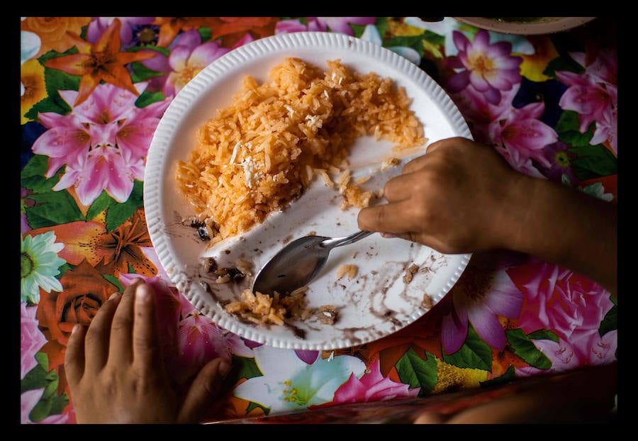 «24 horas con migrantes en México» un ensayo fotográfico de 47 imágenes, tomadas el 10 de agosto de 2018 presentando a los migrantes en búsqueda de su «sueño americano» arriesgando sus vidas a través del territorio mexicano - Desde la frontera sur con Guatemala hasta la frontera norte con Estados Unidos.