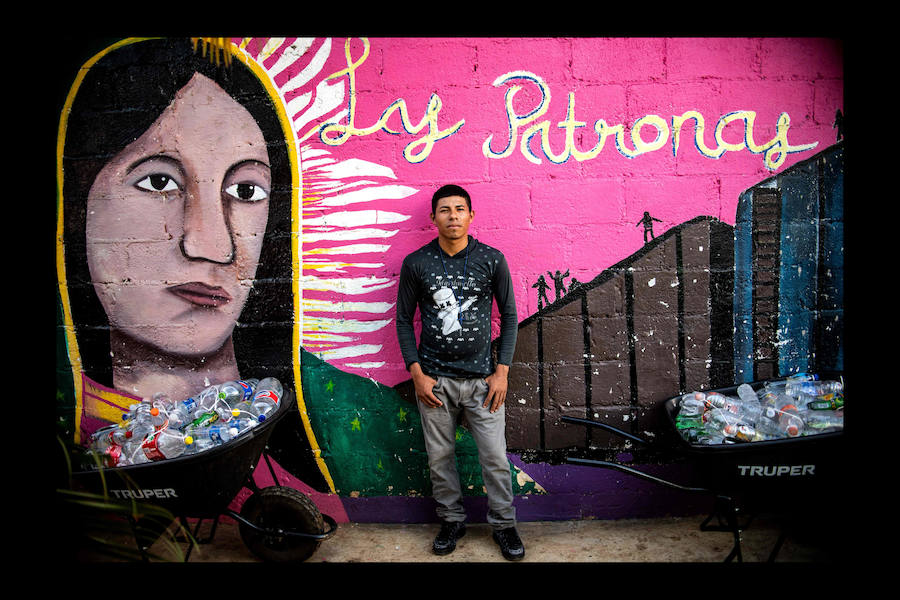 «24 horas con migrantes en México» un ensayo fotográfico de 47 imágenes, tomadas el 10 de agosto de 2018 presentando a los migrantes en búsqueda de su «sueño americano» arriesgando sus vidas a través del territorio mexicano - Desde la frontera sur con Guatemala hasta la frontera norte con Estados Unidos.