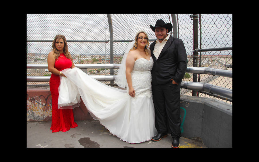 «24 horas con migrantes en México» un ensayo fotográfico de 47 imágenes, tomadas el 10 de agosto de 2018 presentando a los migrantes en búsqueda de su «sueño americano» arriesgando sus vidas a través del territorio mexicano - Desde la frontera sur con Guatemala hasta la frontera norte con Estados Unidos.