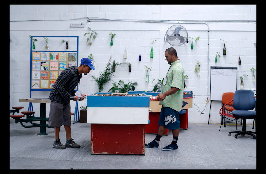 «24 horas con migrantes en México» un ensayo fotográfico de 47 imágenes, tomadas el 10 de agosto de 2018 presentando a los migrantes en búsqueda de su «sueño americano» arriesgando sus vidas a través del territorio mexicano - Desde la frontera sur con Guatemala hasta la frontera norte con Estados Unidos.