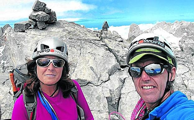 Isabel García y Roberto Rodrigo en una reciente actividad en Picos de Europa.
