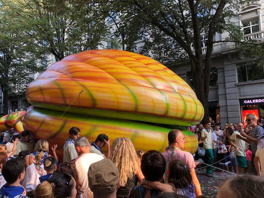 Fotos: El desfile de la ballena congrega a cientos de personas