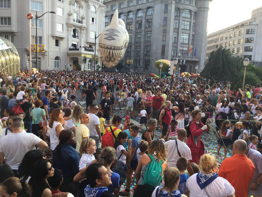 Fotos: El desfile de la ballena congrega a cientos de personas