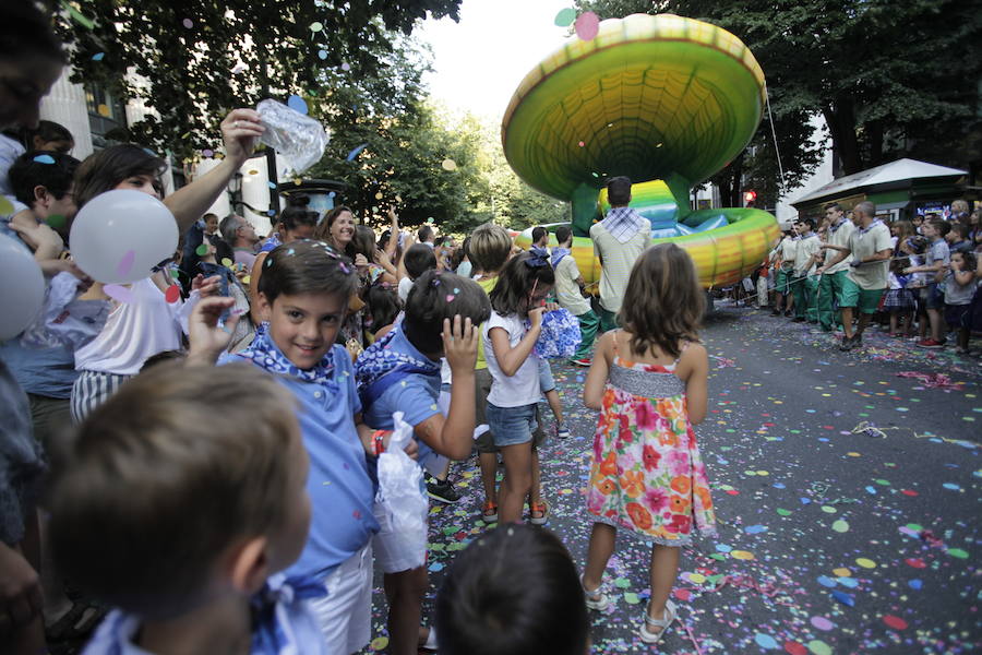 Fotos: El desfile de la ballena congrega a cientos de personas