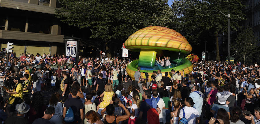 Fotos: El desfile de la ballena congrega a cientos de personas